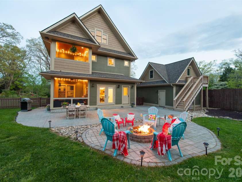6 Hamlet Street, Black Mountain, NC 28711.  MLS# CAR4402819, YatesRealty ID 37738. 