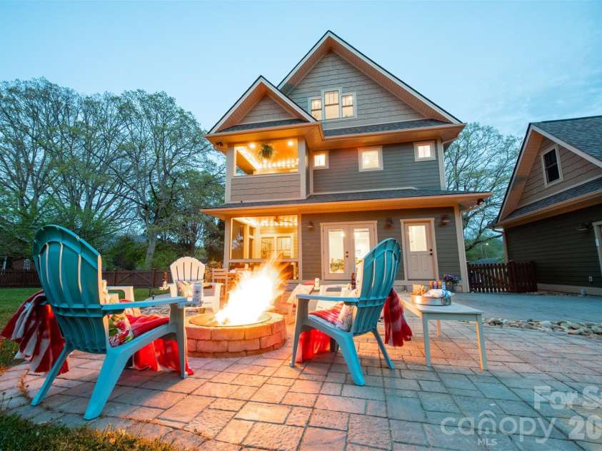 6 Hamlet Street, Black Mountain, NC 28711.  MLS# CAR4402819, YatesRealty ID 37738. 