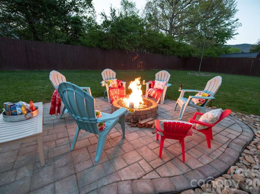 6 Hamlet Street, Black Mountain, NC 28711.  MLS# CAR4402819, YatesRealty ID 37738. 