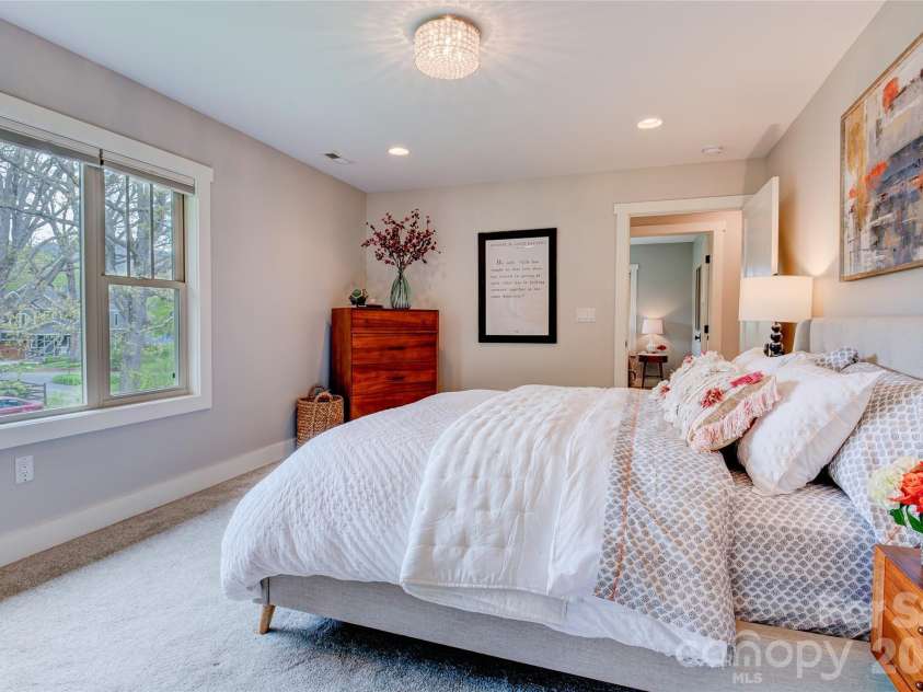 6 Hamlet Street, Black Mountain, NC 28711.  MLS# CAR4402819, YatesRealty ID 37738. 