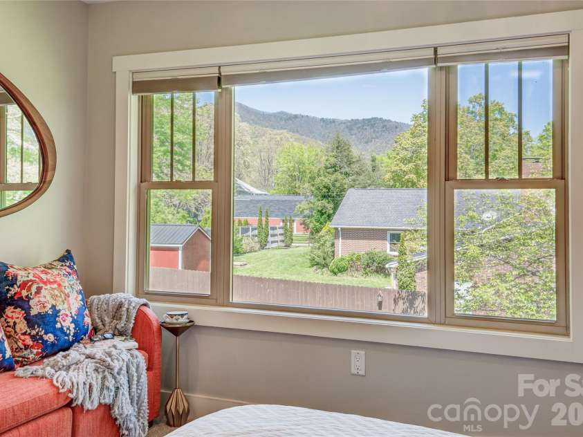 6 Hamlet Street, Black Mountain, NC 28711.  MLS# CAR4402819, YatesRealty ID 37738. 