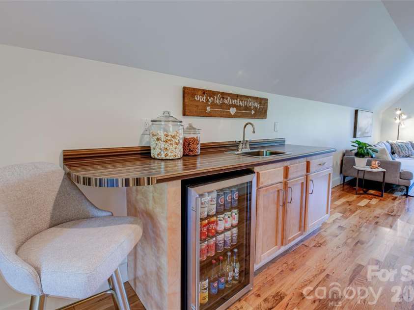 6 Hamlet Street, Black Mountain, NC 28711.  MLS# CAR4402819, YatesRealty ID 37738. 
