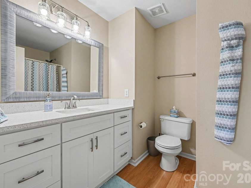 5338 Silabert Avenue, Charlotte, NC 28205.  MLS# CAR4399038, YatesRealty ID 37739. Primary Bathroom