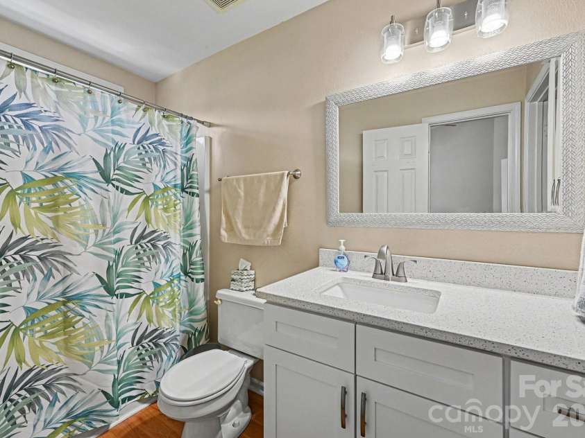 5338 Silabert Avenue, Charlotte, NC 28205.  MLS# CAR4399038, YatesRealty ID 37739. Second bathroom.