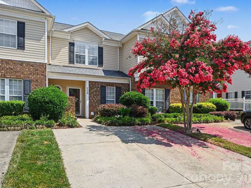 5338 Silabert Avenue, Charlotte, NC 28205.  MLS# CAR4399038, YatesRealty ID 37739. Welcome Home to Oakhurst!