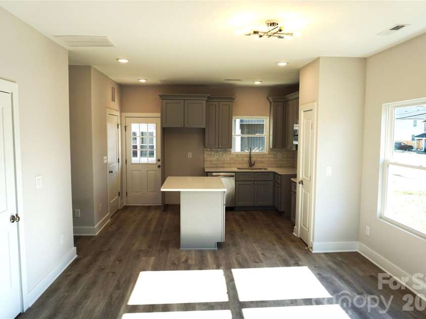 132 Glenn Avenue, Kannapolis, NC 28081.  MLS# CAR4343925, YatesRealty ID 3774. 