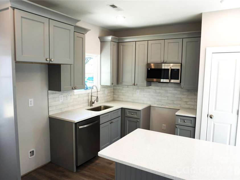 132 Glenn Avenue, Kannapolis, NC 28081.  MLS# CAR4343925, YatesRealty ID 3774. 