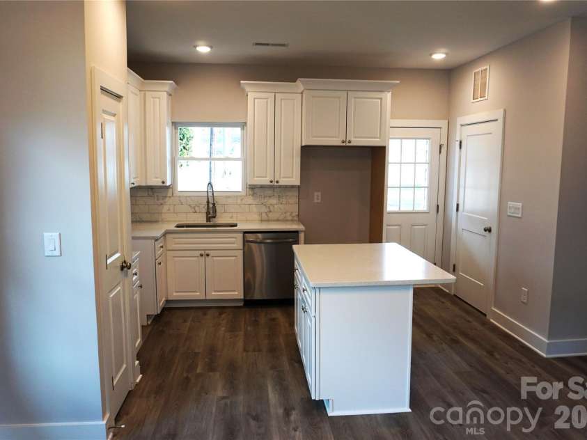132 Glenn Avenue, Kannapolis, NC 28081.  MLS# CAR4343925, YatesRealty ID 3774. 