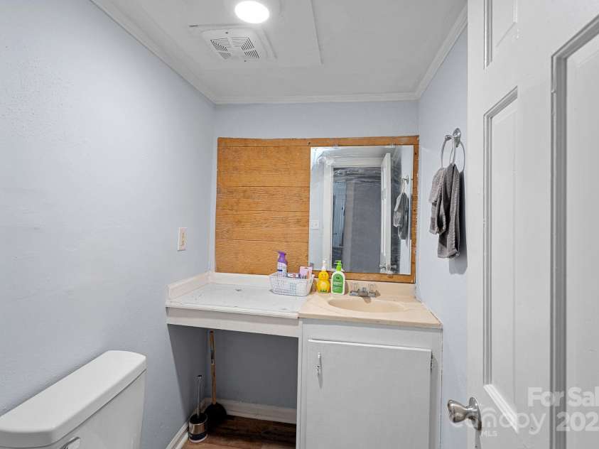 900 Alma Avenue, Kannapolis, NC 28081.  MLS# CAR4184002, YatesRealty ID 3774. 