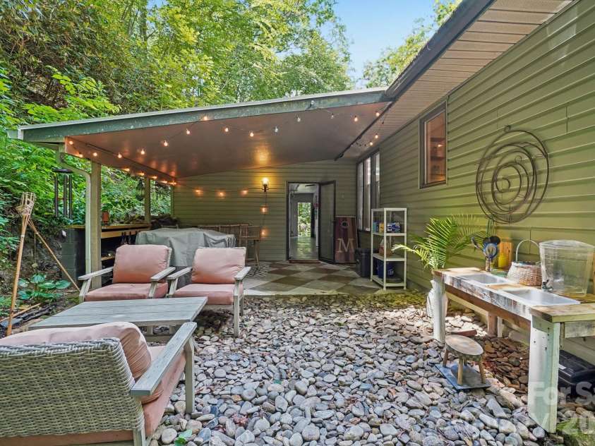 637 Cascade Lake Road, Pisgah Forest, NC 28768.  MLS# CAR4404982, YatesRealty ID 37740. 