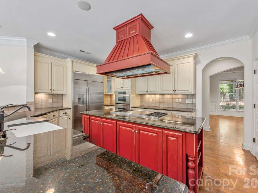 4709 Rockwood Drive, Waxhaw, NC 28173.  MLS# CAR4379287, YatesRealty ID 37741. Entertain with ease.