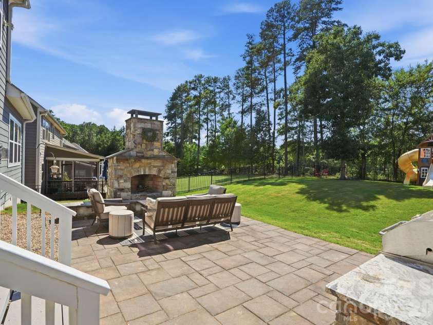10420 Daufuskie Drive, Charlotte, NC 28278.  MLS# CAR4394078, YatesRealty ID 37744. 