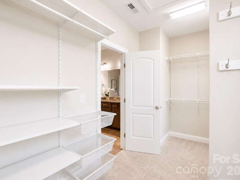 10420 Daufuskie Drive, Charlotte, NC 28278.  MLS# CAR4394078, YatesRealty ID 37744. 