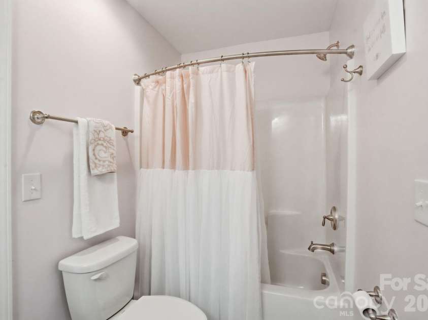 10420 Daufuskie Drive, Charlotte, NC 28278.  MLS# CAR4394078, YatesRealty ID 37744. 