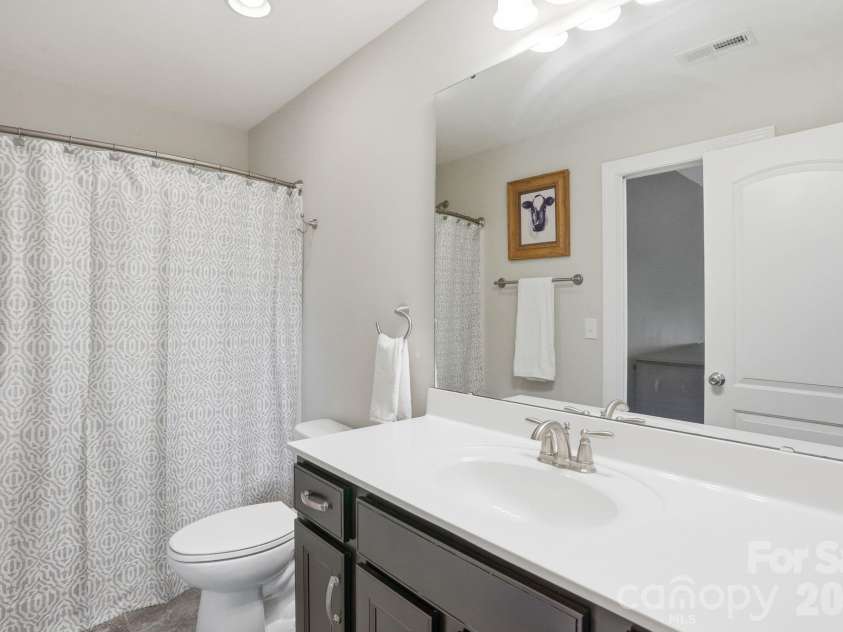 10420 Daufuskie Drive, Charlotte, NC 28278.  MLS# CAR4394078, YatesRealty ID 37744. 