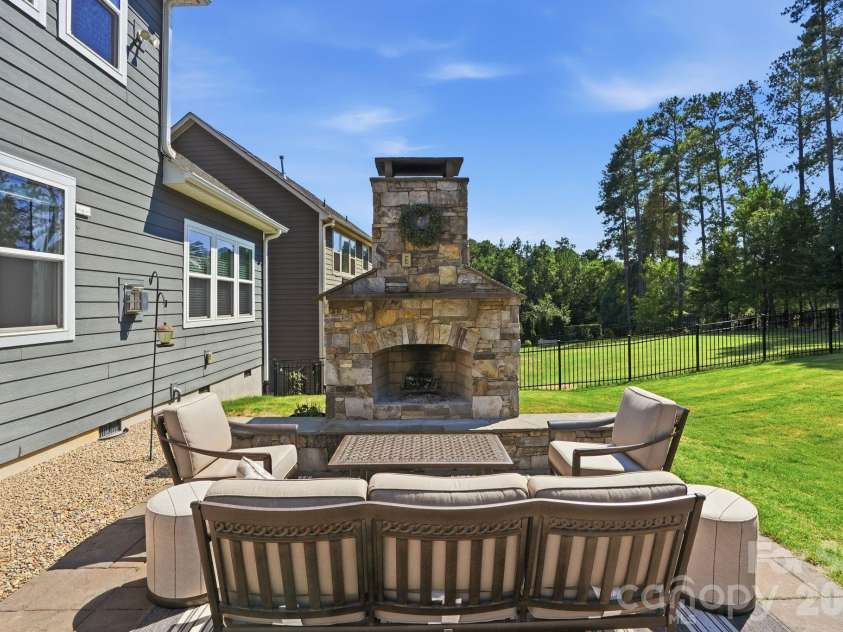 10420 Daufuskie Drive, Charlotte, NC 28278.  MLS# CAR4394078, YatesRealty ID 37744. 