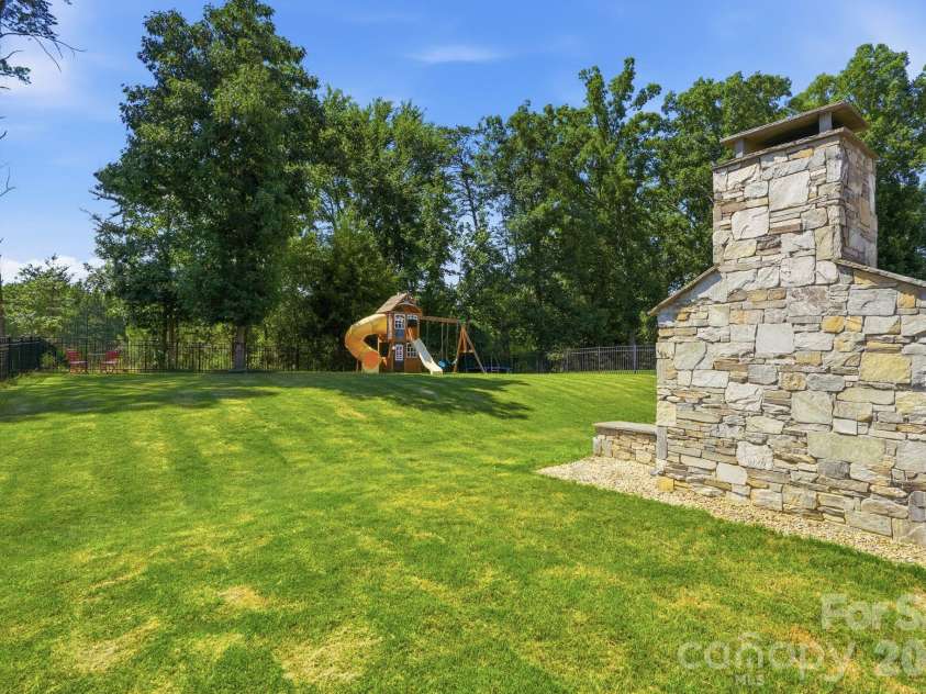 10420 Daufuskie Drive, Charlotte, NC 28278.  MLS# CAR4394078, YatesRealty ID 37744. 