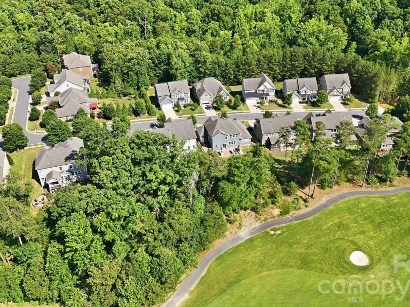 10420 Daufuskie Drive, Charlotte, NC 28278.  MLS# CAR4394078, YatesRealty ID 37744. 6th fairway