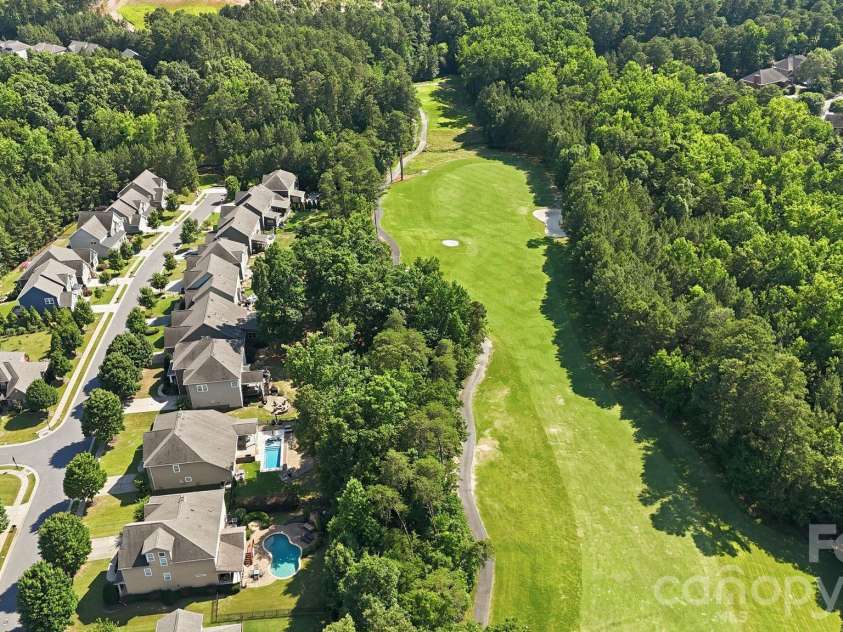 10420 Daufuskie Drive, Charlotte, NC 28278.  MLS# CAR4394078, YatesRealty ID 37744. 6th fairway