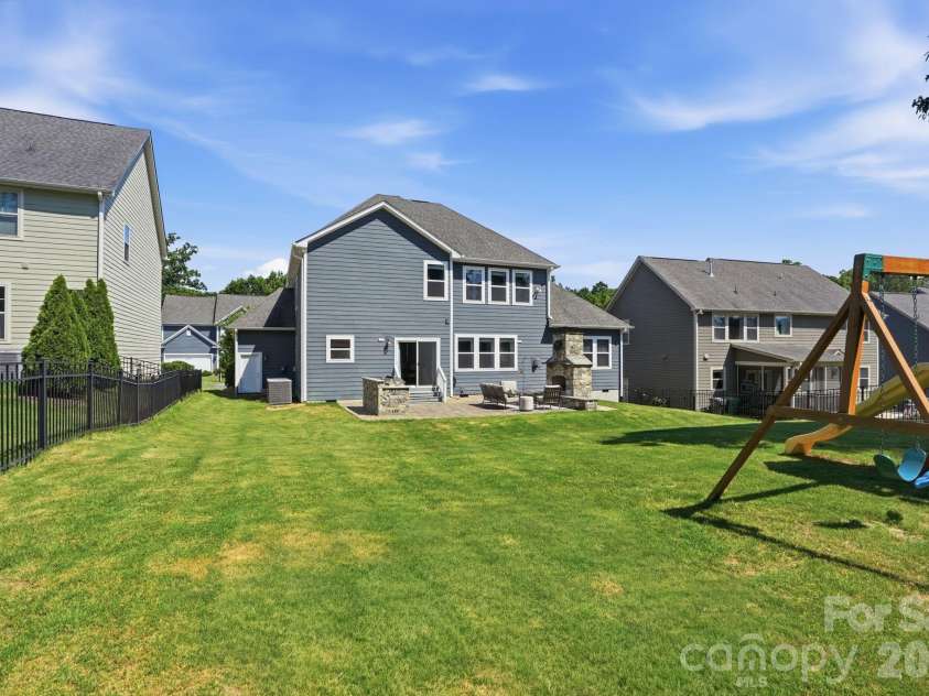 10420 Daufuskie Drive, Charlotte, NC 28278.  MLS# CAR4394078, YatesRealty ID 37744. Backyard