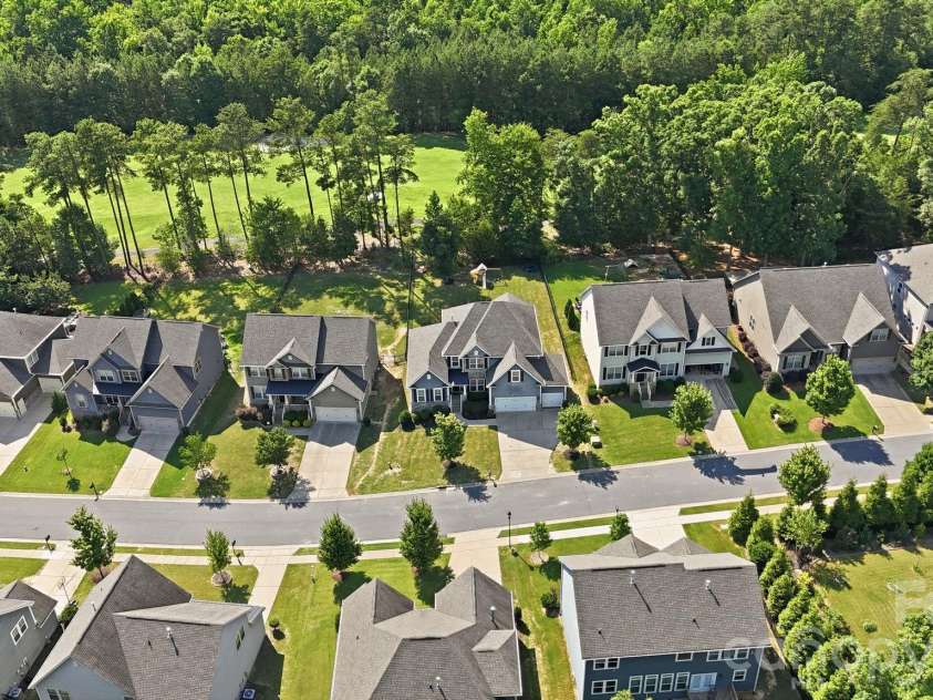 10420 Daufuskie Drive, Charlotte, NC 28278.  MLS# CAR4394078, YatesRealty ID 37744. Community