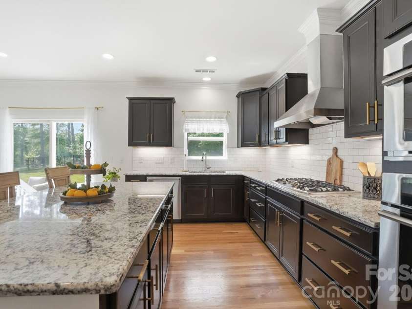 10420 Daufuskie Drive, Charlotte, NC 28278.  MLS# CAR4394078, YatesRealty ID 37744. Kitchen