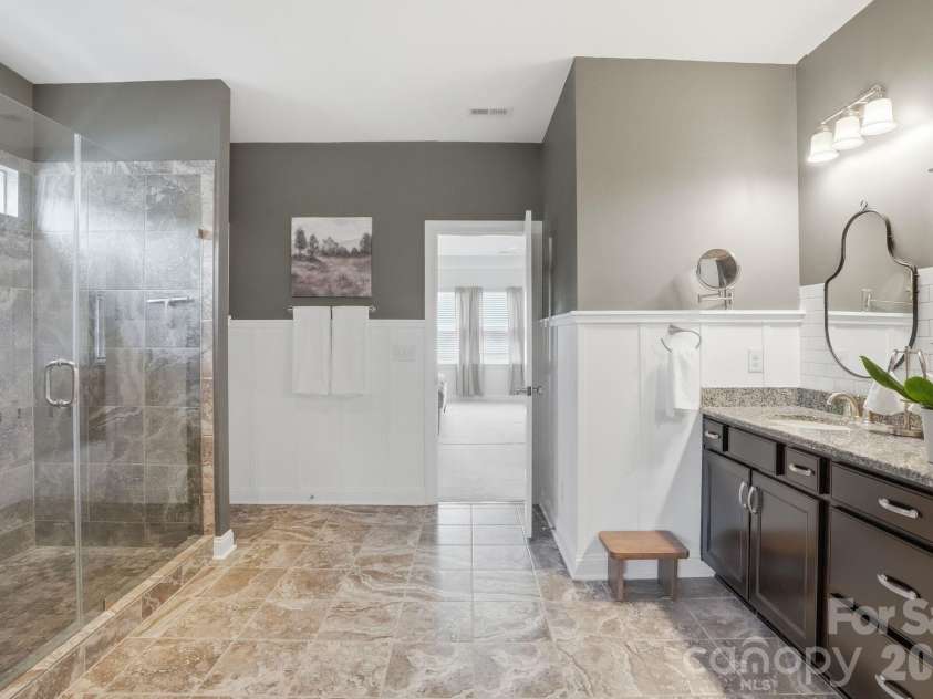 10420 Daufuskie Drive, Charlotte, NC 28278.  MLS# CAR4394078, YatesRealty ID 37744. Master bath