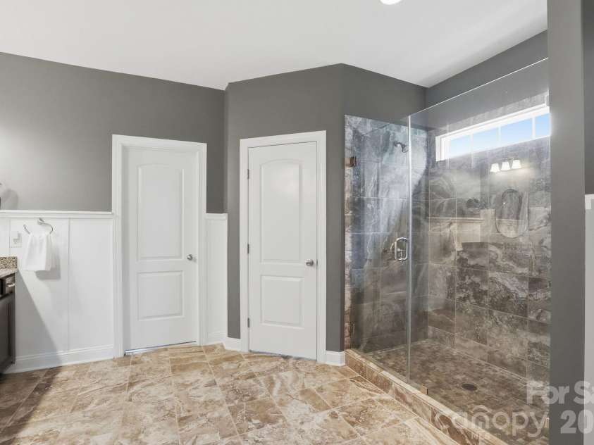 10420 Daufuskie Drive, Charlotte, NC 28278.  MLS# CAR4394078, YatesRealty ID 37744. Master bath