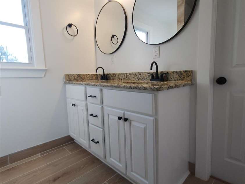 200 HillCrest Avenue, Hickory, NC 28601.  MLS# CAR4227307, YatesRealty ID 3775. Primary Bathroom