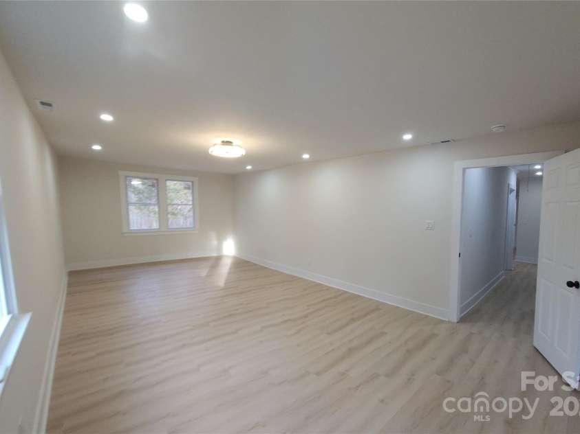 200 HillCrest Avenue, Hickory, NC 28601.  MLS# CAR4227307, YatesRealty ID 3775. Primary Bedroom