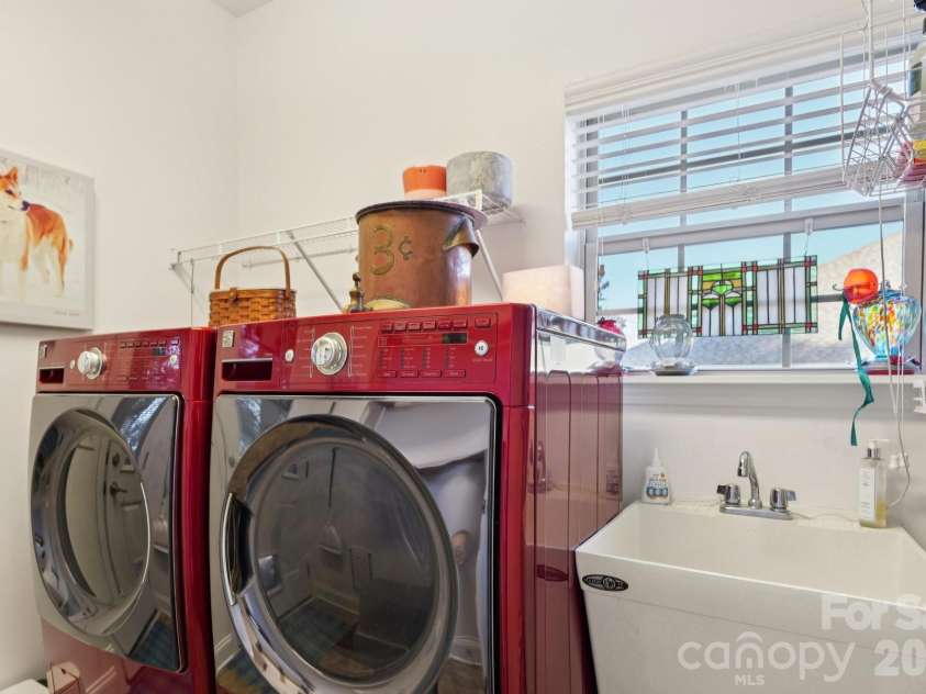 3015 Tallgrass Bluff, Rock Hill, SC 29732.  MLS# CAR4350111, YatesRealty ID 3775. Laundry Room w/sink