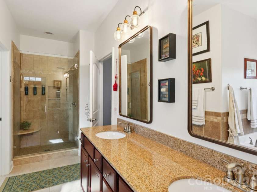 3015 Tallgrass Bluff, Rock Hill, SC 29732.  MLS# CAR4350111, YatesRealty ID 3775. Primary bathroom