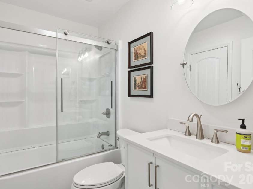 3015 Tallgrass Bluff, Rock Hill, SC 29732.  MLS# CAR4350111, YatesRealty ID 3775. Upstairs bathroom