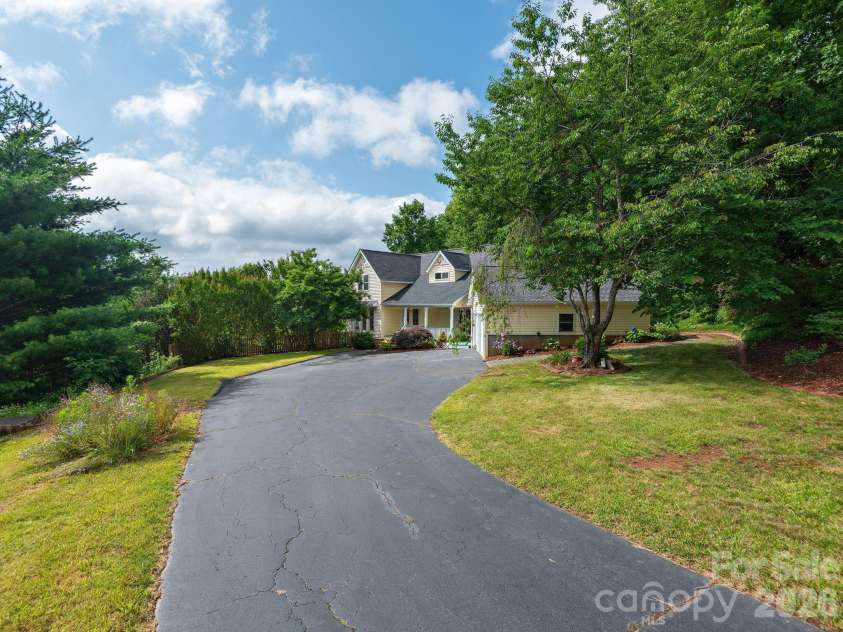 30 Apple Tree Way, Asheville, NC 28805.  MLS# CAR4396563, YatesRealty ID 37750. 