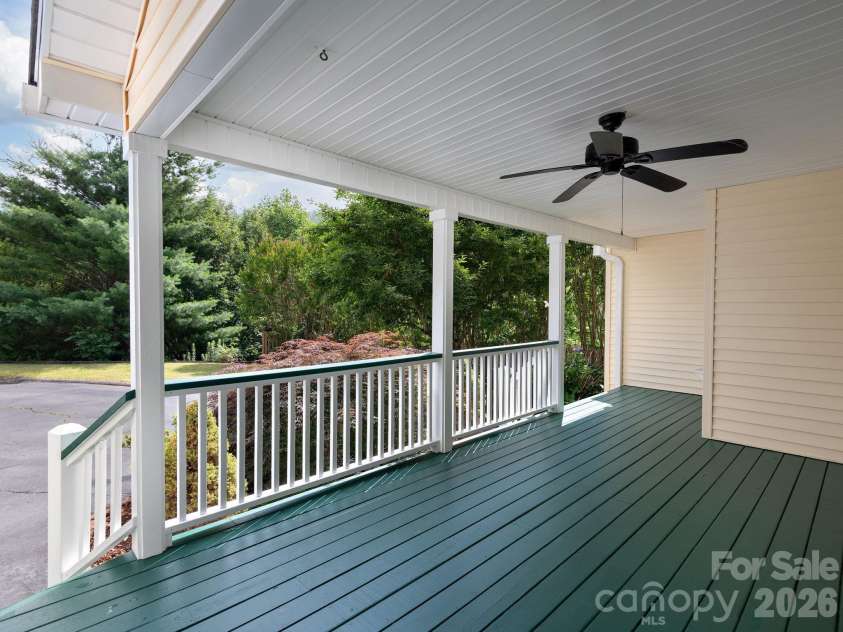 30 Apple Tree Way, Asheville, NC 28805.  MLS# CAR4396563, YatesRealty ID 37750. 