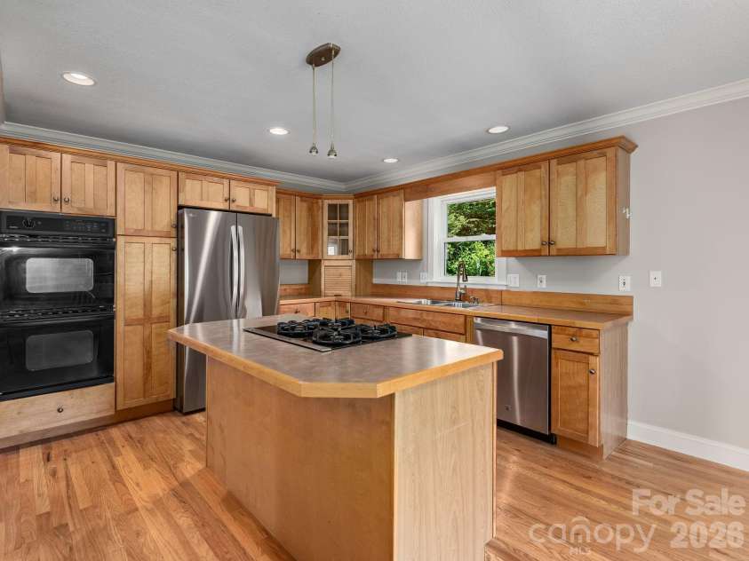 30 Apple Tree Way, Asheville, NC 28805.  MLS# CAR4396563, YatesRealty ID 37750. 