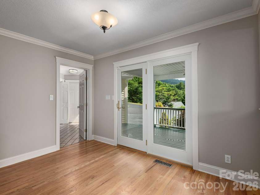 30 Apple Tree Way, Asheville, NC 28805.  MLS# CAR4396563, YatesRealty ID 37750. 