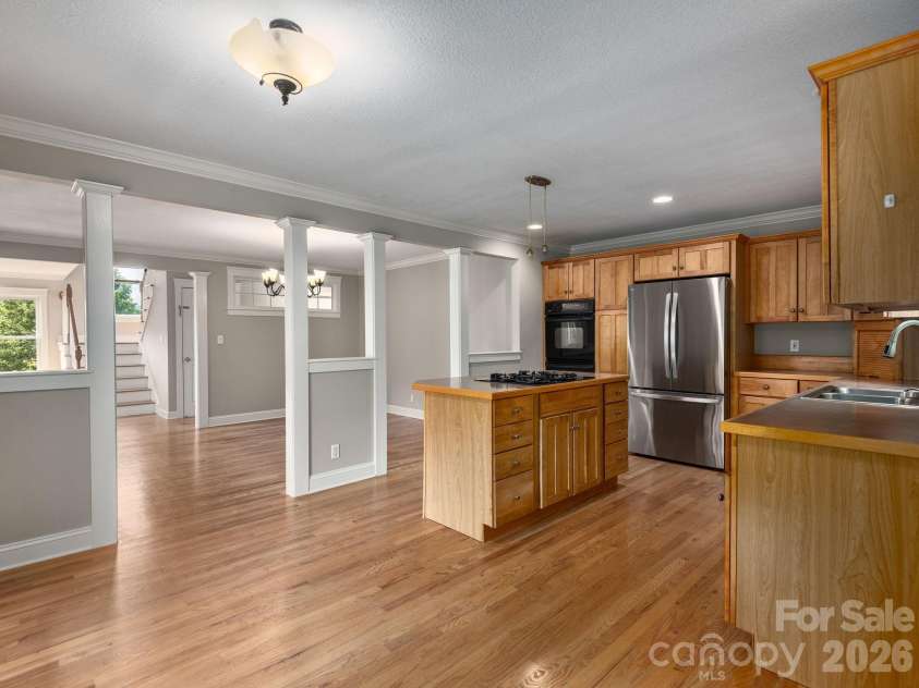 30 Apple Tree Way, Asheville, NC 28805.  MLS# CAR4396563, YatesRealty ID 37750. 