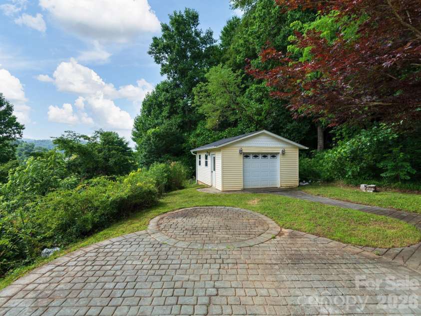 30 Apple Tree Way, Asheville, NC 28805.  MLS# CAR4396563, YatesRealty ID 37750. 