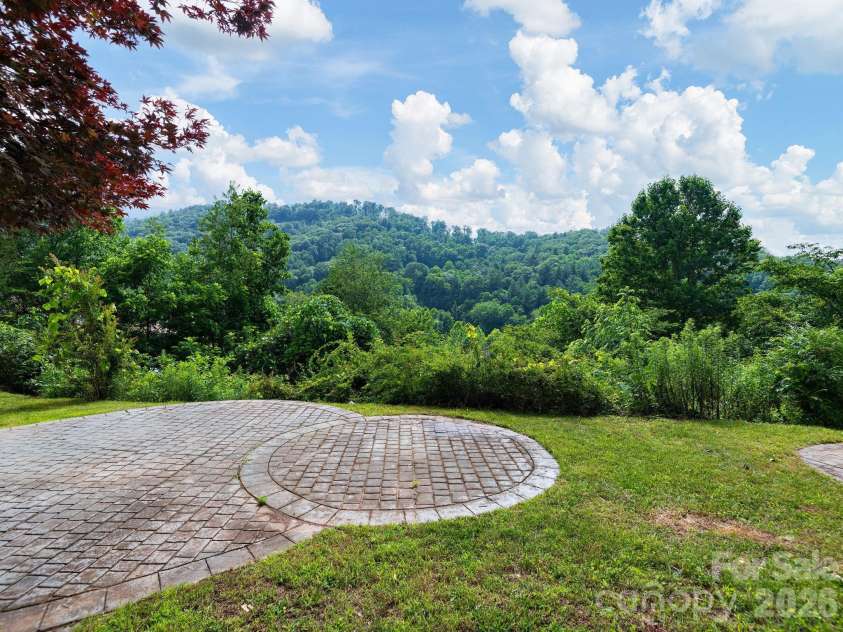 30 Apple Tree Way, Asheville, NC 28805.  MLS# CAR4396563, YatesRealty ID 37750. 