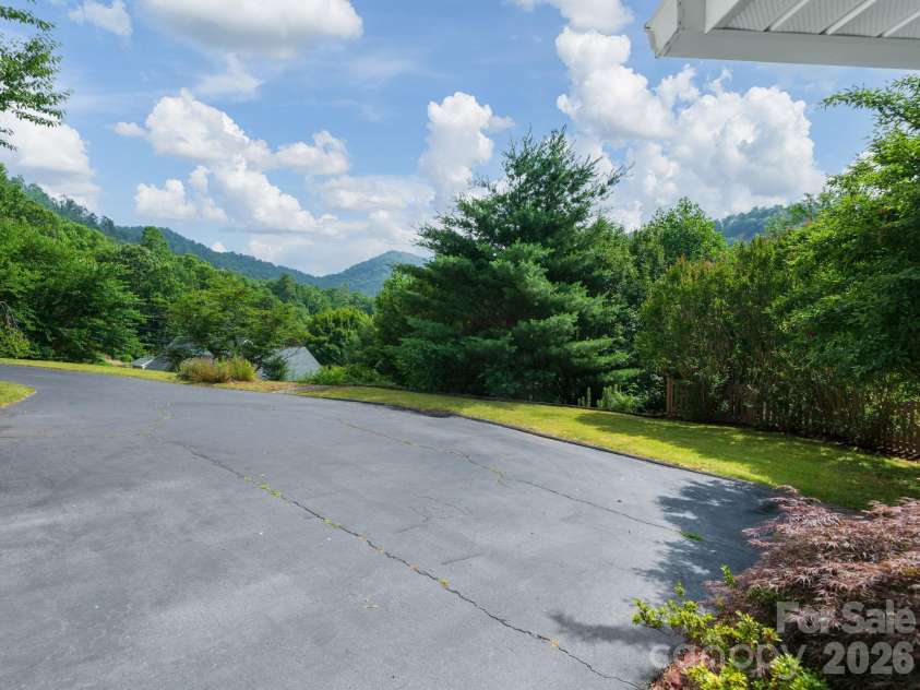 30 Apple Tree Way, Asheville, NC 28805.  MLS# CAR4396563, YatesRealty ID 37750. 