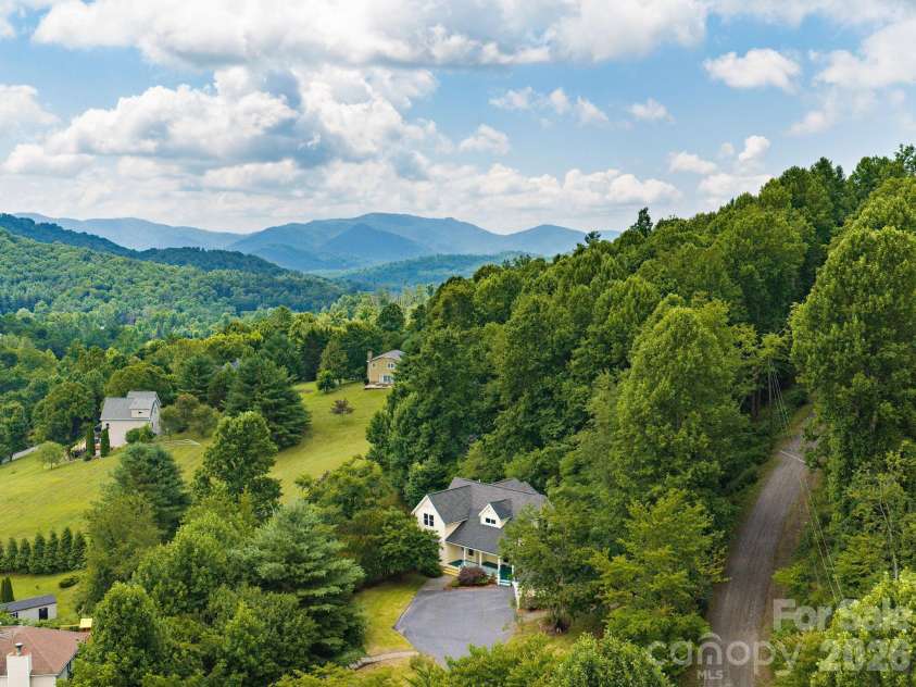 30 Apple Tree Way, Asheville, NC 28805.  MLS# CAR4396563, YatesRealty ID 37750. 