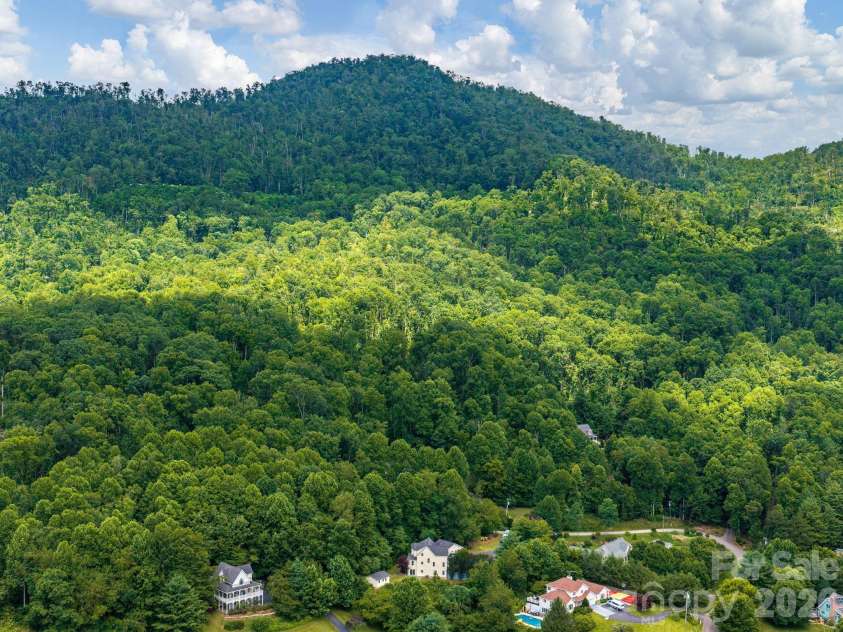 30 Apple Tree Way, Asheville, NC 28805.  MLS# CAR4396563, YatesRealty ID 37750. 