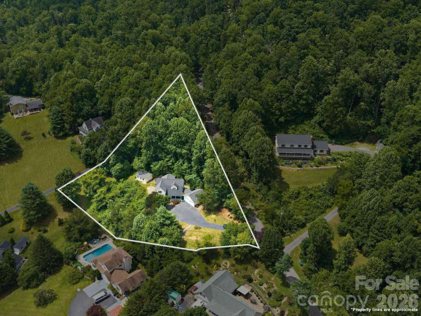30 Apple Tree Way, Asheville, NC 28805.  MLS# CAR4396563, YatesRealty ID 37750. 