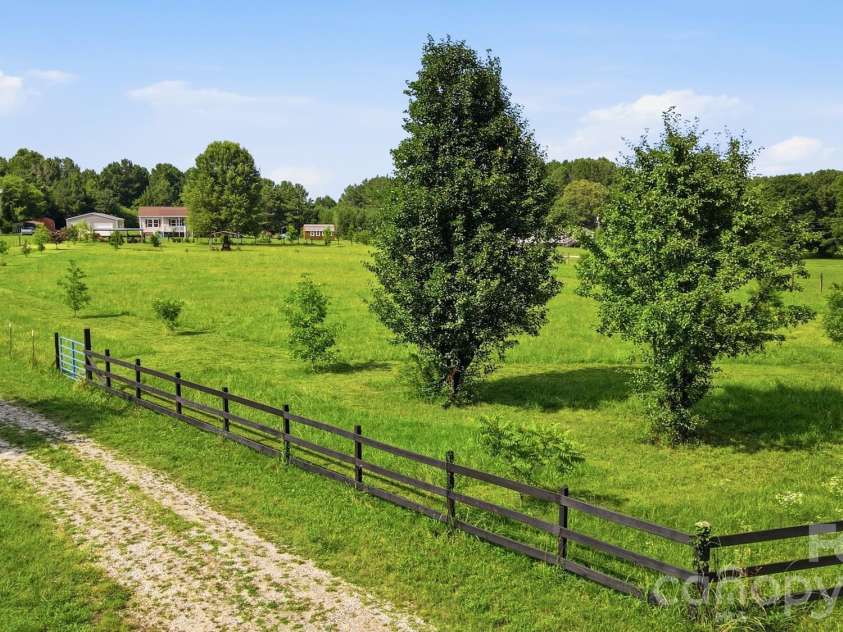 650 Daves Road, York, SC 29745.  MLS# CAR4392706, YatesRealty ID 37751. 