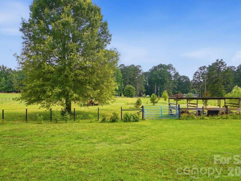 650 Daves Road, York, SC 29745.  MLS# CAR4392706, YatesRealty ID 37751. 