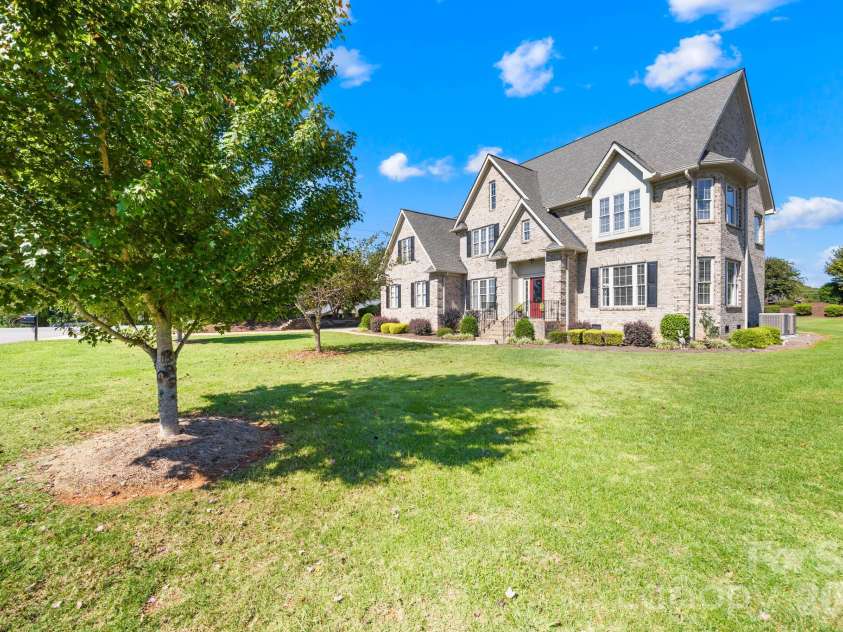 105 Mandarin Drive, Mooresville, NC 28117.  MLS# CAR4400067, YatesRealty ID 37753. Front side view of home