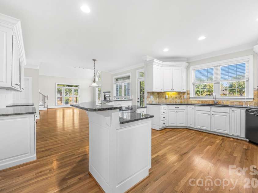 105 Mandarin Drive, Mooresville, NC 28117.  MLS# CAR4400067, YatesRealty ID 37753. Kitchen