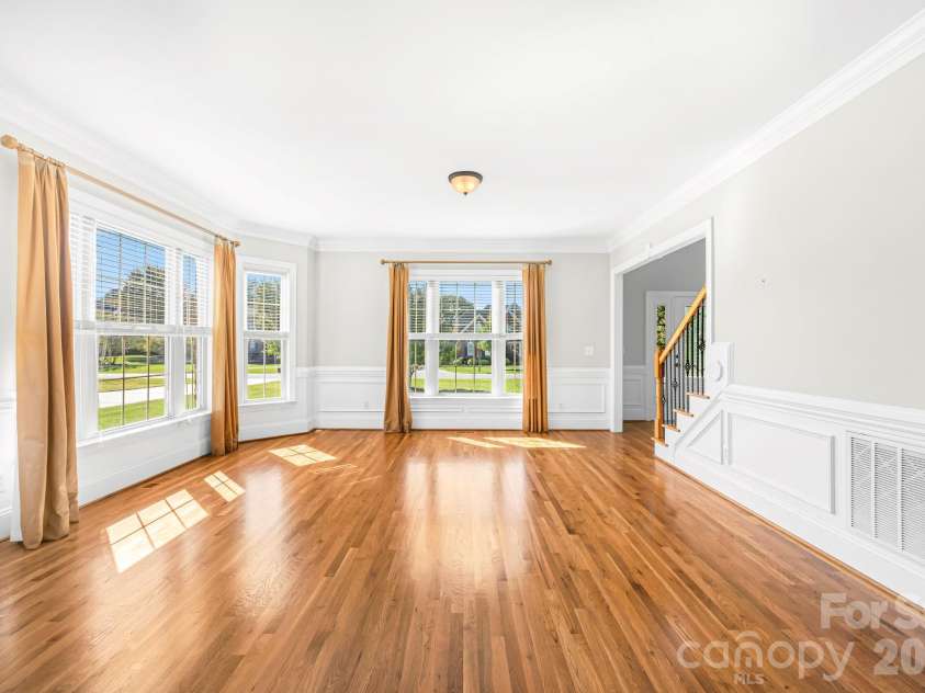 105 Mandarin Drive, Mooresville, NC 28117.  MLS# CAR4400067, YatesRealty ID 37753. Sitting Area