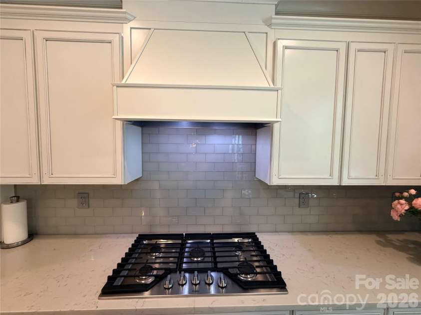5070 Watersail Way, Lake Wylie, SC 29710.  MLS# CAR4402512, YatesRealty ID 37755. 